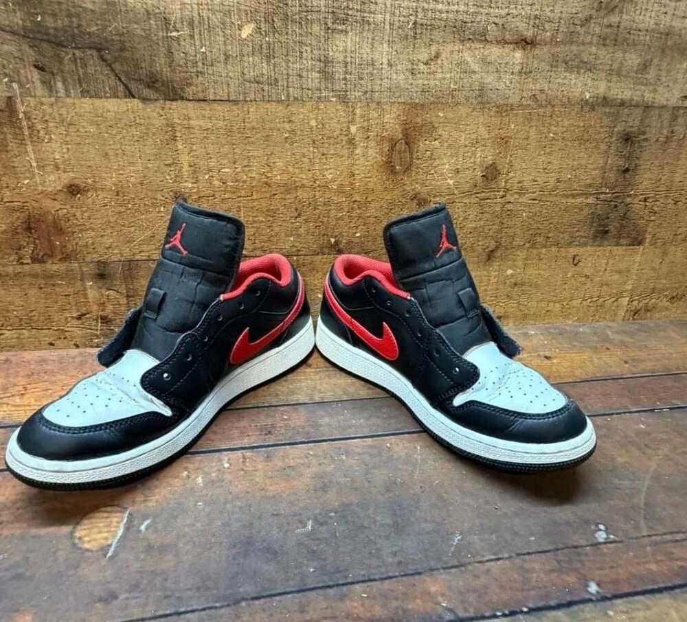 Air Jordan 1 Low GS Size 5Y White Toe Black Fire Red Sneakers